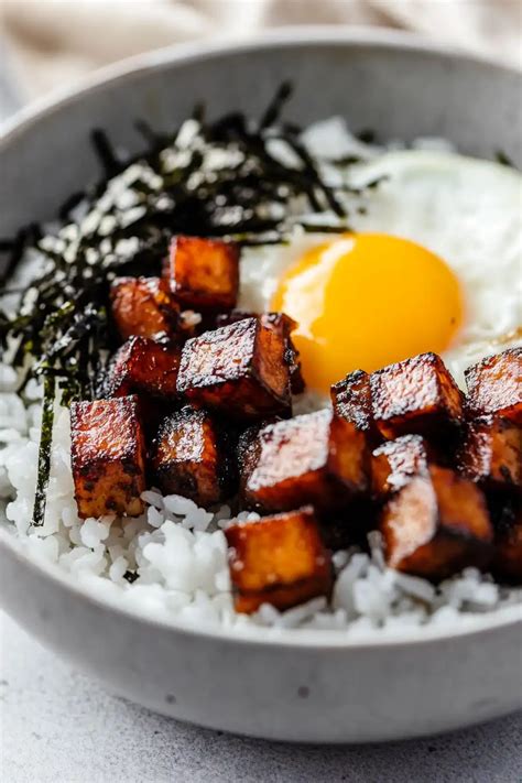 Kain tayo ng Poke Bowl at Spam Musubi .
